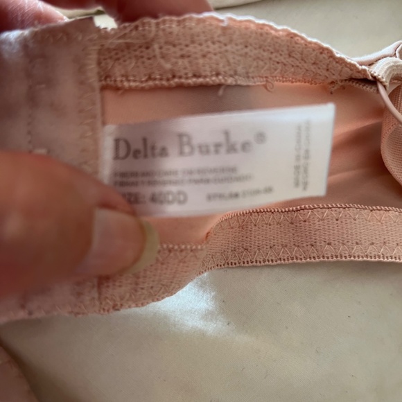 Delta Burke size 40DD bra - Picture 9 of 9